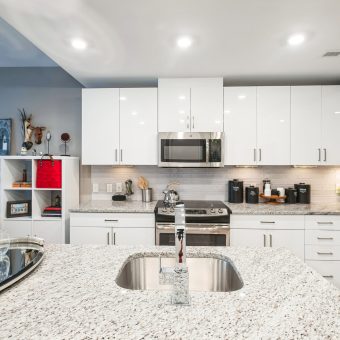 Cook and entertain in our gourmet kitchens with stone countertops, glass-tile backsplashes, and stainless steel GE®  ENERGY STAR® appliances.